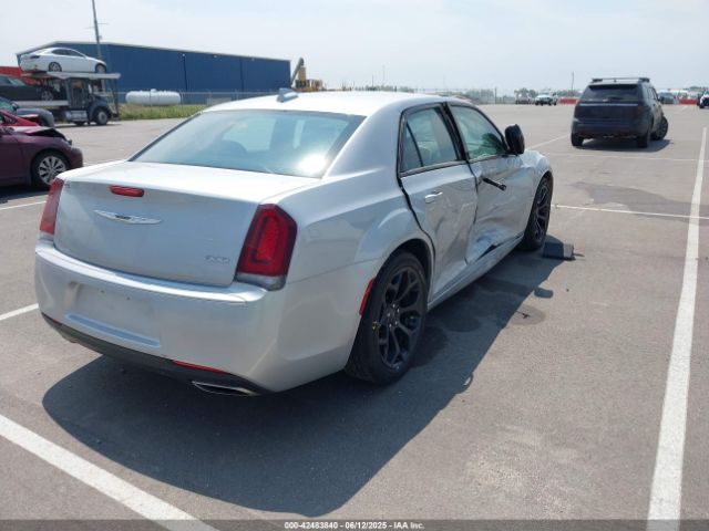 2019 CHRYSLER 300 2C3CCAAG4KH648286 Photo 3