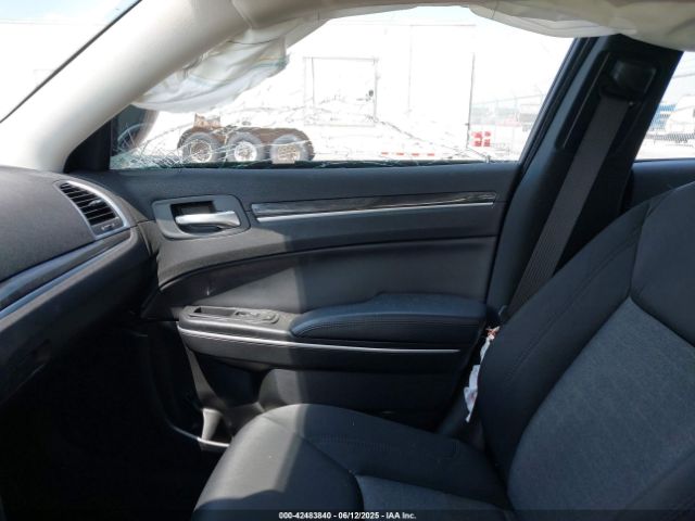 2019 CHRYSLER 300 2C3CCAAG4KH648286 Photo 4