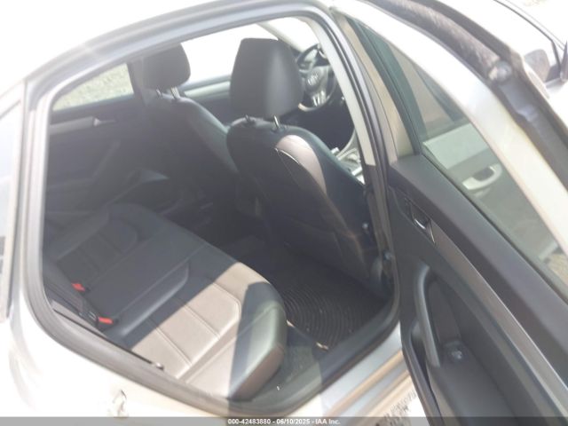 1VWAT7A34EC097719 Volkswagen Passat 1.8t Wolfsburg Edition