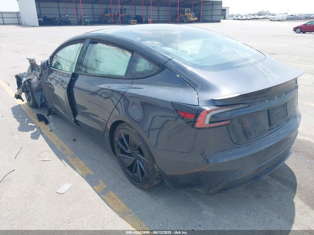 2025 TESLA MODEL 3 5YJ3E1ET8SF932622 Photo 2