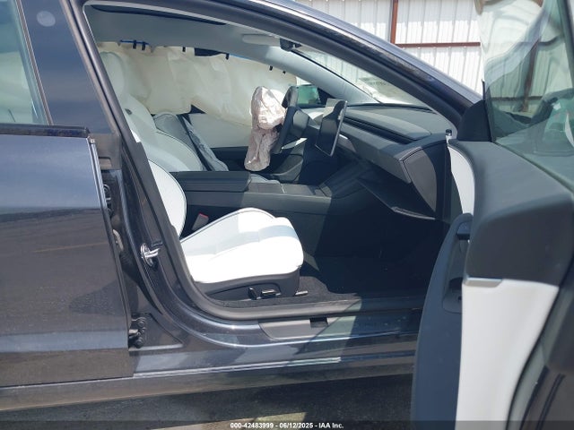 2025 TESLA MODEL 3 5YJ3E1ET8SF932622 Photo 4