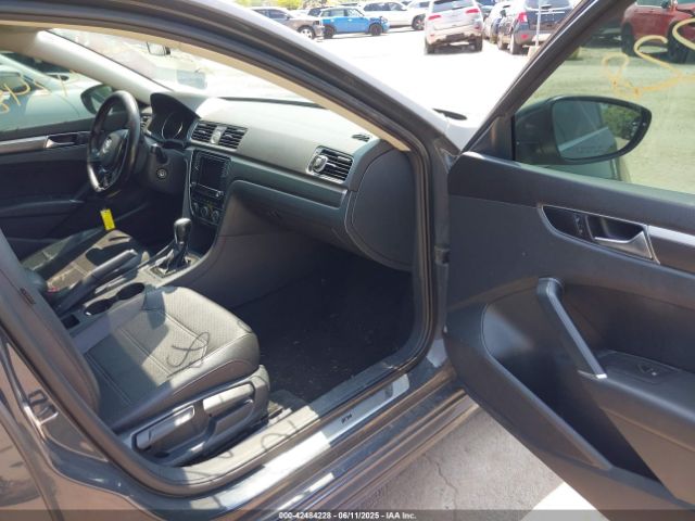 1VWDT7A31HC036894 Volkswagen Passat 1.8t R-line
