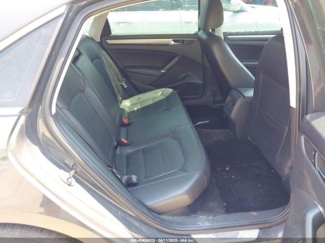 1VWDT7A31HC036894 Volkswagen Passat 1.8t R-line