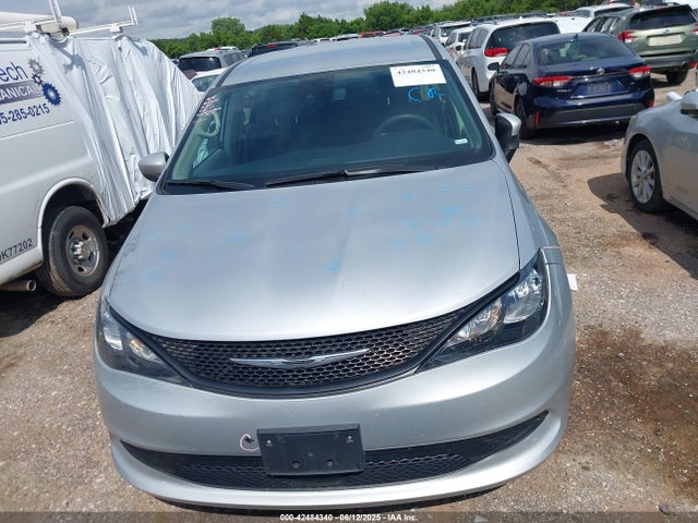 2C4RC1CG2PR550068 Chrysler Voyager Lx