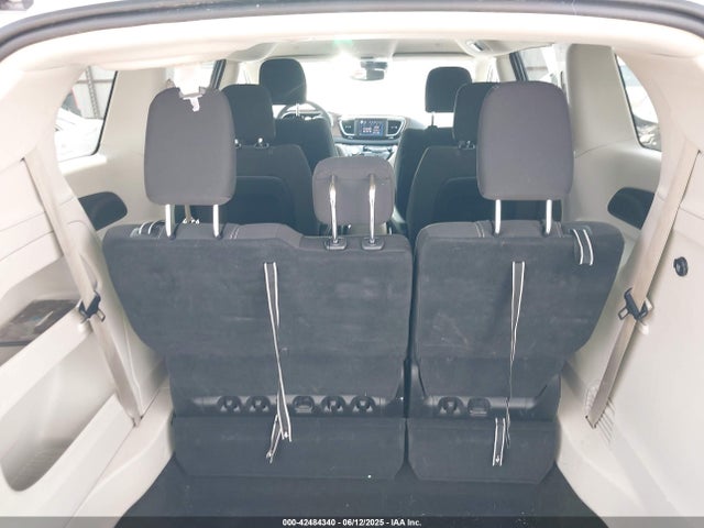 2C4RC1CG2PR550068 Chrysler Voyager Lx