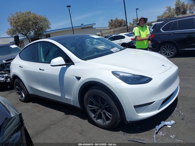 Tesla Model Y 2024 7SAYGDEE7RF205584 Image 14