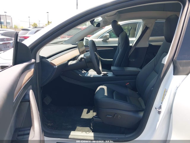 Tesla Model Y 2024 7SAYGDEE7RF205584 Image 5