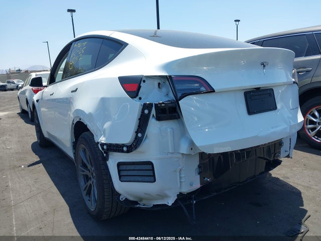 Tesla Model Y 2024 7SAYGDEE7RF205584 Image 6