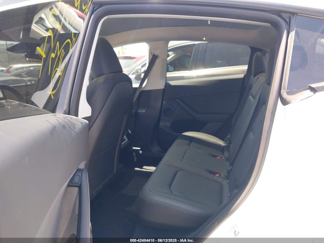 Tesla Model Y 2024 7SAYGDEE7RF205584 Image 8