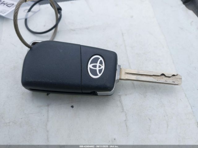5YFEPMAE3NP324012 Toyota COROLLA LE