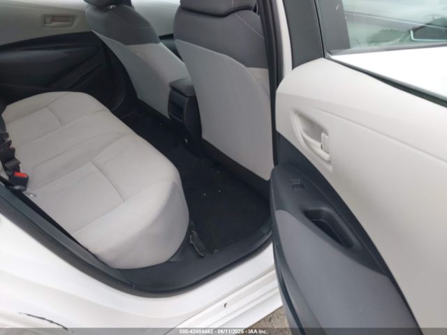 5YFEPMAE3NP324012 Toyota COROLLA LE