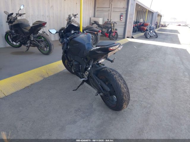 2017 HONDA CBR1000 JH2SC7752HK000700 Photo 2
