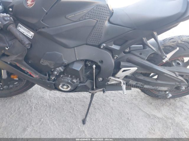 2017 HONDA CBR1000 JH2SC7752HK000700 Photo 8