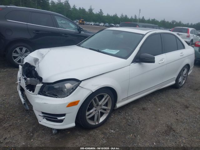 2013 MERCEDES-BENZ C 300 WDDGF8AB2DR247992 Photo 1