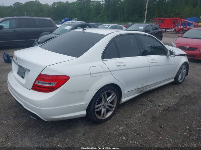 2013 MERCEDES-BENZ C 300 WDDGF8AB2DR247992 Photo 3