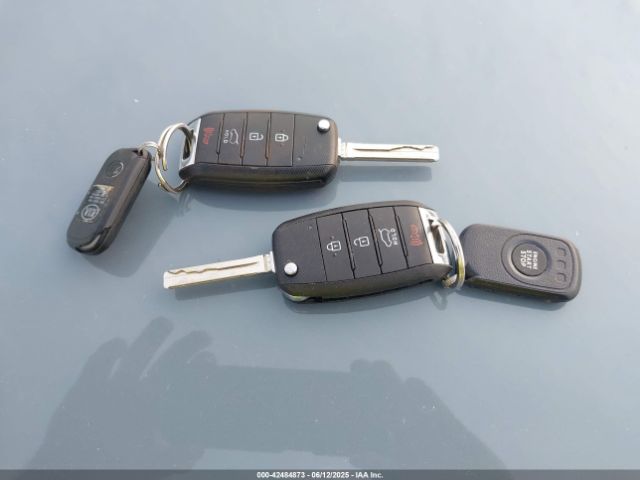 KNDJP3A51J7896250 KIA g