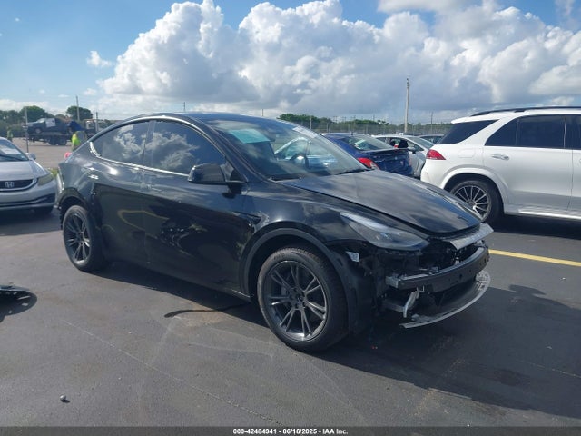 2025 TESLA MODEL Y 7SAYGDEE1SA366550 Photo 0