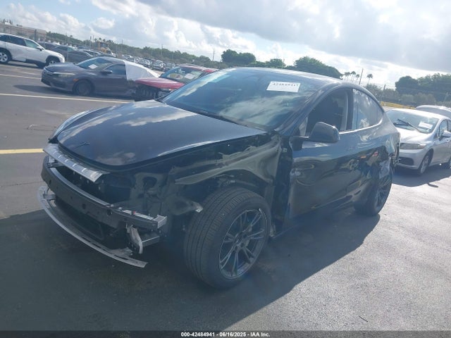 2025 TESLA MODEL Y 7SAYGDEE1SA366550 Photo 1