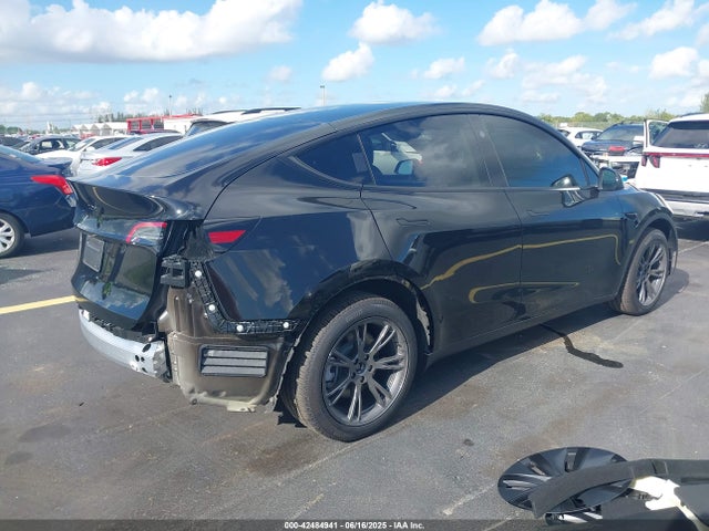 2025 TESLA MODEL Y 7SAYGDEE1SA366550 Photo 3