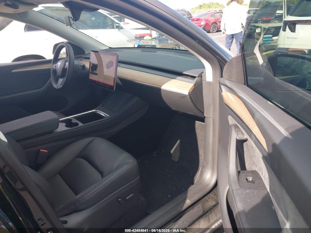 2025 TESLA MODEL Y 7SAYGDEE1SA366550 Photo 4