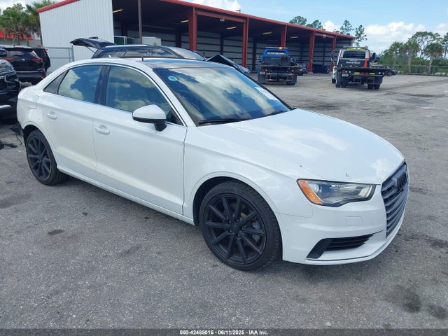 2015 AUDI A3 WAUACGFF0F1029692 Photo 0