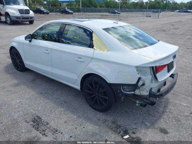2015 AUDI A3 WAUACGFF0F1029692 Photo 2