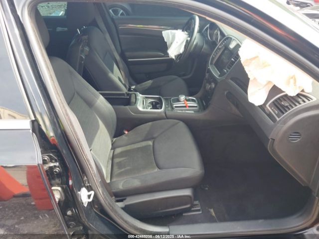 2019 CHRYSLER 300 2C3CCAAG7KH612320 Photo 4