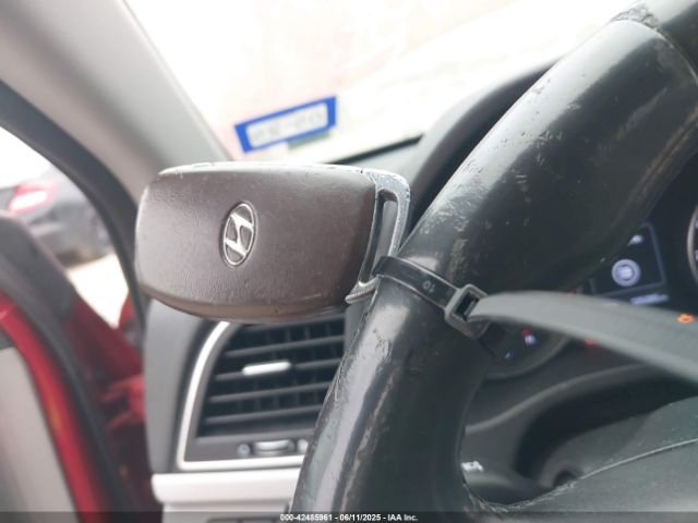 KMHD84LF8HU141867 Hyundai ELANTRA SE