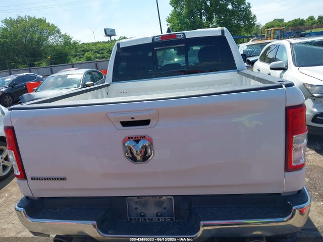 42486023 :رقم المزاد ، 1C6RREFT7NN337388 vin ، 2022 Ram 1500 Big Horn  4x2 5'7 Box مزاد بيع