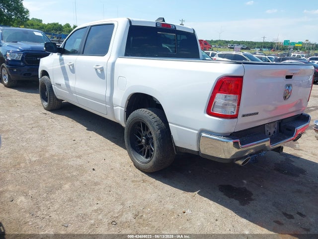 42486023 :رقم المزاد ، 1C6RREFT7NN337388 vin ، 2022 Ram 1500 Big Horn  4x2 5'7 Box مزاد بيع