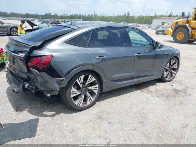 2024 AUDI Q8 E-TRON WA1DAAGEXRB062085 Photo 3