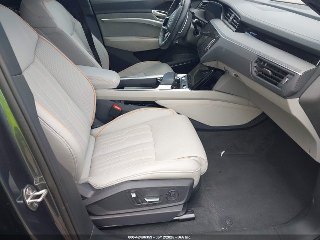 2024 AUDI Q8 E-TRON WA1DAAGEXRB062085 Photo 4