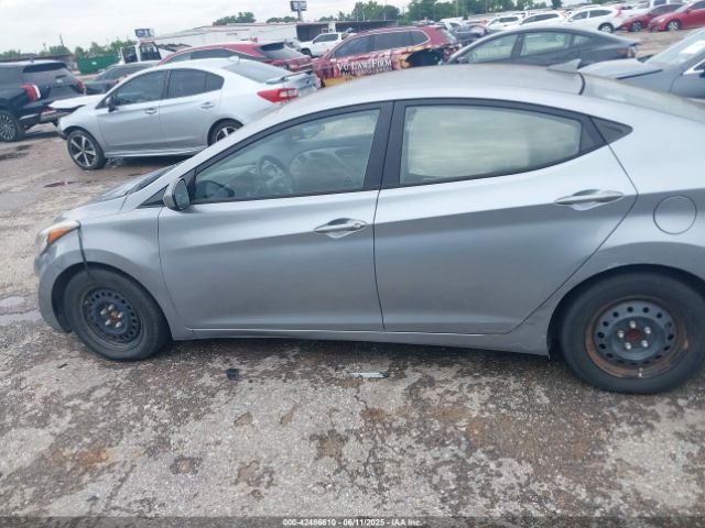 5NPDH4AE9GH694809 Hyundai ELANTRA SE