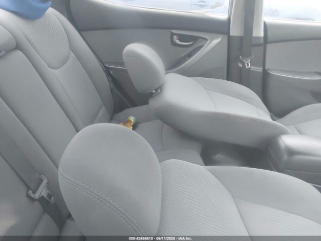 5NPDH4AE9GH694809 Hyundai ELANTRA SE