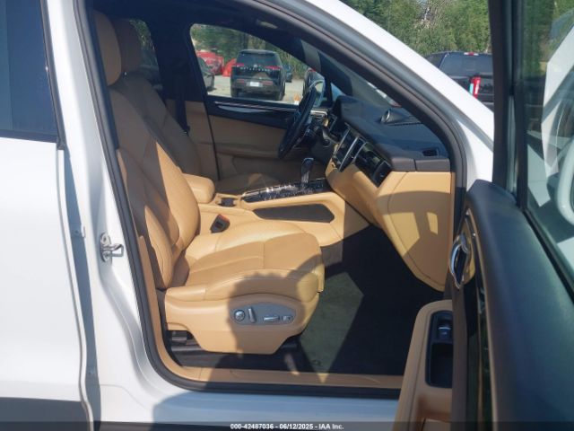 2018 PORSCHE MACAN WP1AA2A50JLB21679 Photo 4