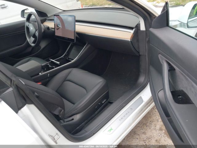 2018 TESLA MODEL 3 5YJ3E1EB8JF131405 Photo 4
