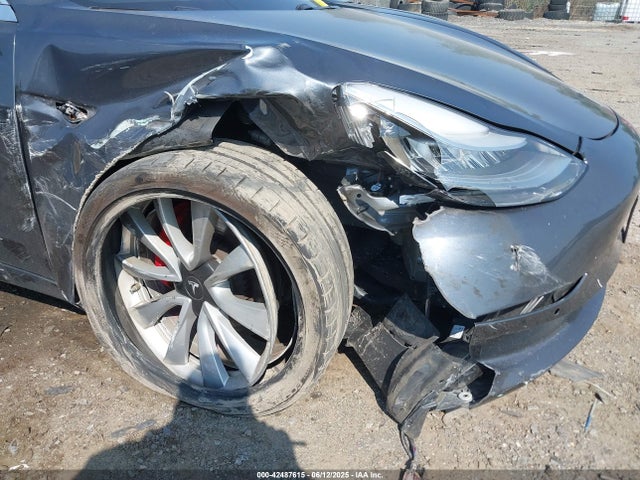 5YJ3E1EB6KF231195 Tesla 2019