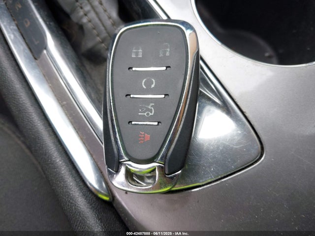 1G1ZD5STXKF145569 Chevrolet MALIBU LT