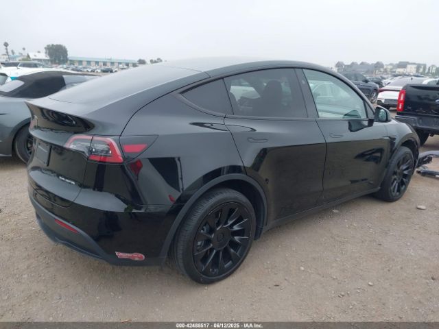 2024 TESLA MODEL Y 7SAYGDEE7RA236864 Photo 3