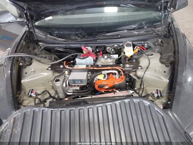 2025 TESLA MODEL 3 5YJ3E1EA4SF007401 Photo 9