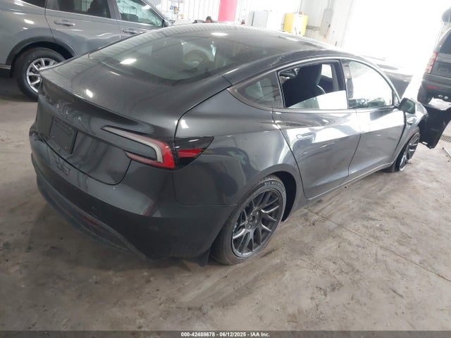 2025 TESLA MODEL 3 5YJ3E1EA4SF007401 Photo 3