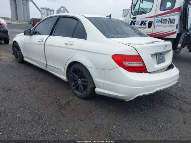 2012 MERCEDES-BENZ C 300 WDDGF8BB1CR196238 Photo 2