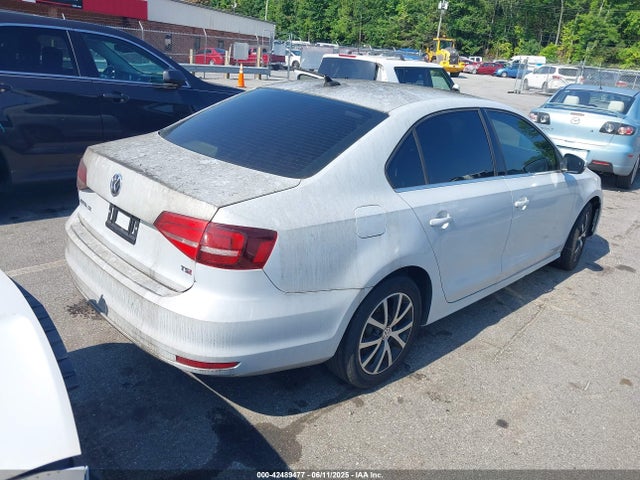3VWDB7AJ4JM244919 Volkswagen Jetta 1.4t Se/1.4t Wolfsburg Edition
