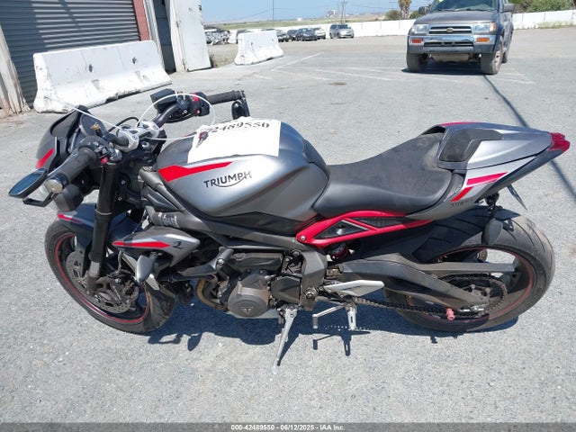 Triumph Motorcycle Speed Triple 2020 SMTA544D4LTAA2329 Image 13