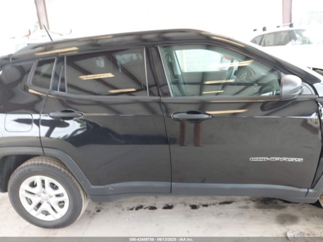 3C4NJCAB9JT345343 Jeep 2018