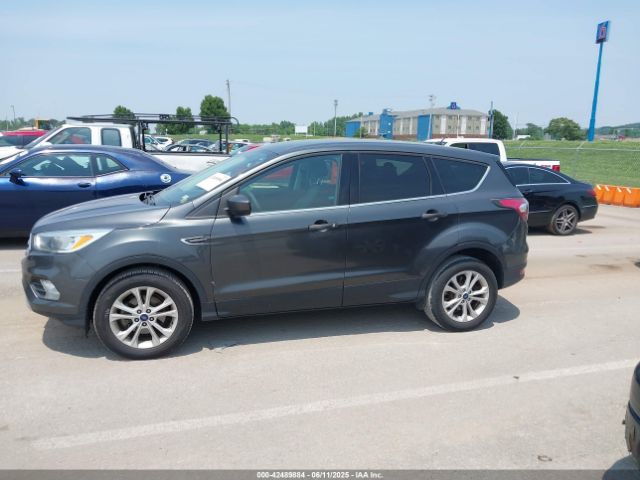 1FMCU0GD3HUA53463 Ford ESCAPE SE