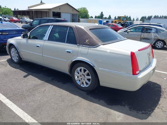 2010 CADILLAC DTS 1G6KH5EY2AU121204 Photo 2