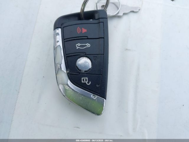 2017 BMW X1 WBXHT3C39H5F73601 Photo 10