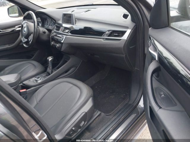 2017 BMW X1 WBXHT3C39H5F73601 Photo 4