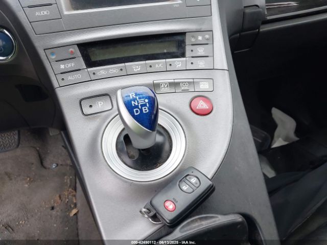 JTDKN3DU6F1977249 Toyota Prius Two
